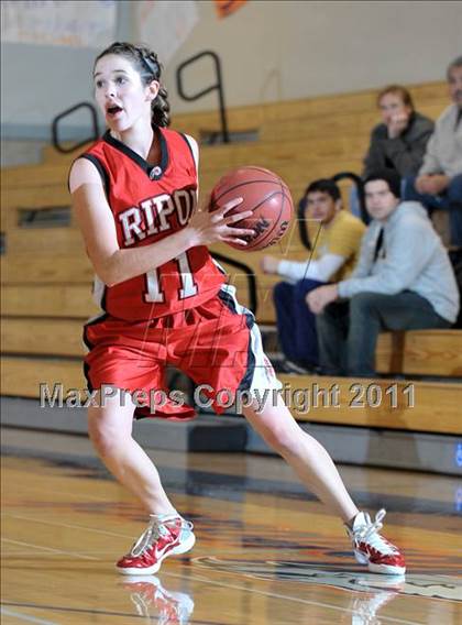 Thumbnail 2 in Sierra vs. Ripon photogallery.