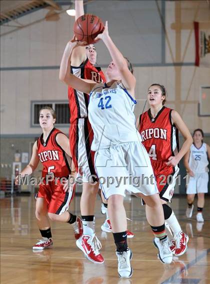 Thumbnail 2 in Sierra vs. Ripon photogallery.