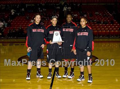 Thumbnail 1 in MacArthur vs. Cedar Hill (Texas 5A Region I Final) photogallery.
