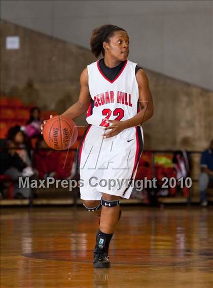 Thumbnail 2 in MacArthur vs. Cedar Hill (Texas 5A Region I Final) photogallery.