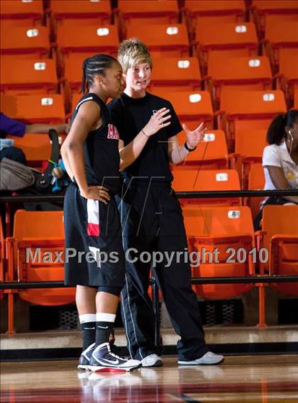 Thumbnail 3 in MacArthur vs. Cedar Hill (Texas 5A Region I Final) photogallery.