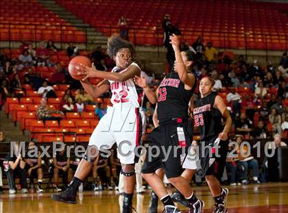 Thumbnail 3 in MacArthur vs. Cedar Hill (Texas 5A Region I Final) photogallery.