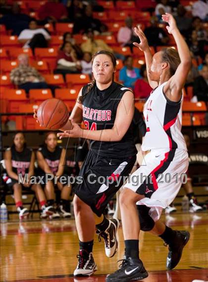 Thumbnail 1 in MacArthur vs. Cedar Hill (Texas 5A Region I Final) photogallery.