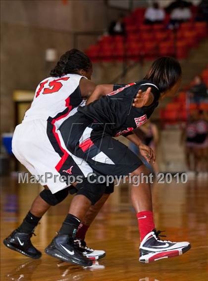 Thumbnail 1 in MacArthur vs. Cedar Hill (Texas 5A Region I Final) photogallery.