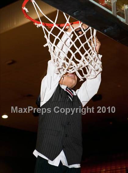 Thumbnail 1 in MacArthur vs. Cedar Hill (Texas 5A Region I Final) photogallery.