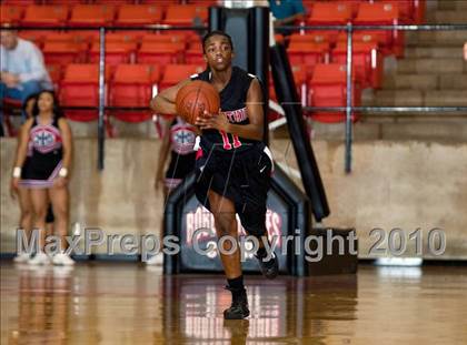Thumbnail 3 in MacArthur vs. Cedar Hill (Texas 5A Region I Final) photogallery.