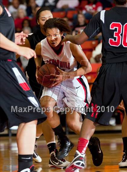 Thumbnail 1 in MacArthur vs. Cedar Hill (Texas 5A Region I Final) photogallery.