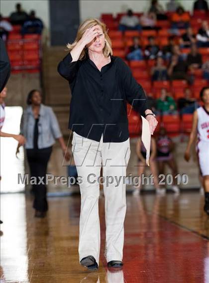 Thumbnail 3 in MacArthur vs. Cedar Hill (Texas 5A Region I Final) photogallery.