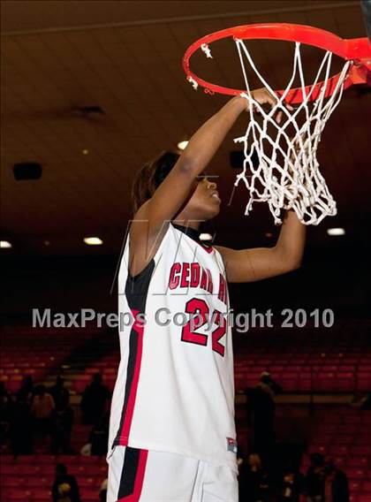 Thumbnail 2 in MacArthur vs. Cedar Hill (Texas 5A Region I Final) photogallery.