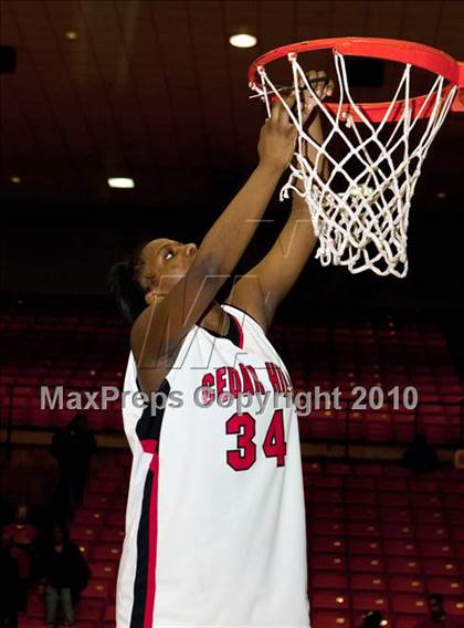 Thumbnail 2 in MacArthur vs. Cedar Hill (Texas 5A Region I Final) photogallery.