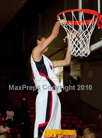 Thumbnail 1 in MacArthur vs. Cedar Hill (Texas 5A Region I Final) photogallery.