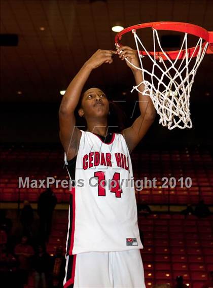 Thumbnail 1 in MacArthur vs. Cedar Hill (Texas 5A Region I Final) photogallery.