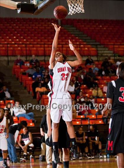 Thumbnail 3 in MacArthur vs. Cedar Hill (Texas 5A Region I Final) photogallery.