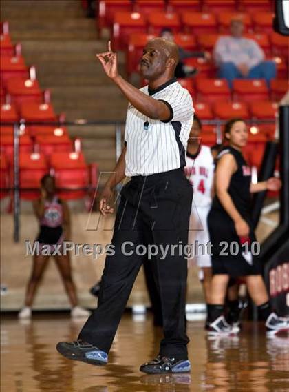 Thumbnail 3 in MacArthur vs. Cedar Hill (Texas 5A Region I Final) photogallery.