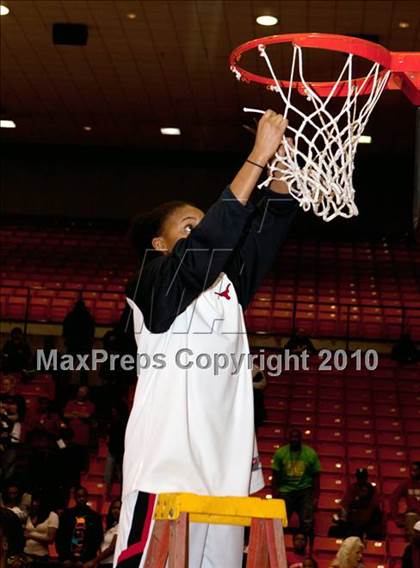 Thumbnail 3 in MacArthur vs. Cedar Hill (Texas 5A Region I Final) photogallery.