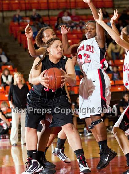 Thumbnail 1 in MacArthur vs. Cedar Hill (Texas 5A Region I Final) photogallery.