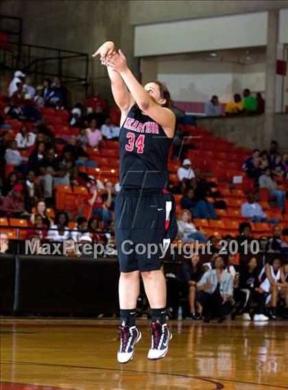 Thumbnail 3 in MacArthur vs. Cedar Hill (Texas 5A Region I Final) photogallery.
