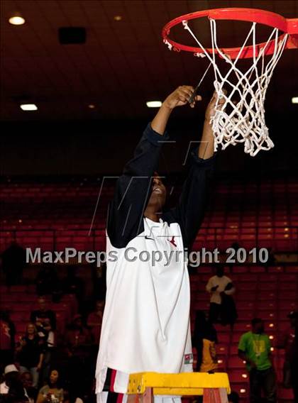 Thumbnail 1 in MacArthur vs. Cedar Hill (Texas 5A Region I Final) photogallery.