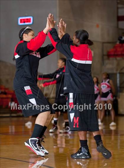 Thumbnail 1 in MacArthur vs. Cedar Hill (Texas 5A Region I Final) photogallery.