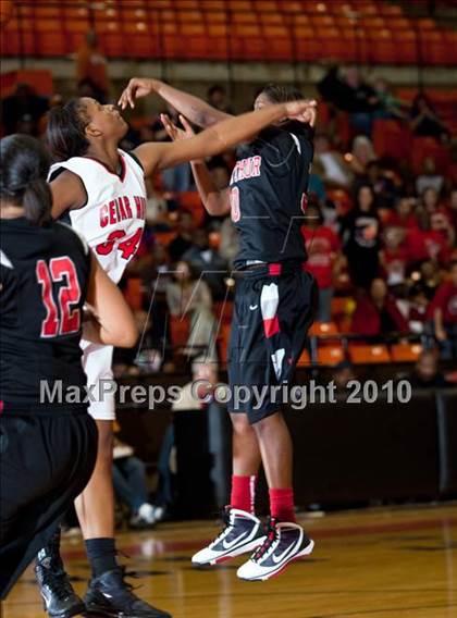 Thumbnail 1 in MacArthur vs. Cedar Hill (Texas 5A Region I Final) photogallery.