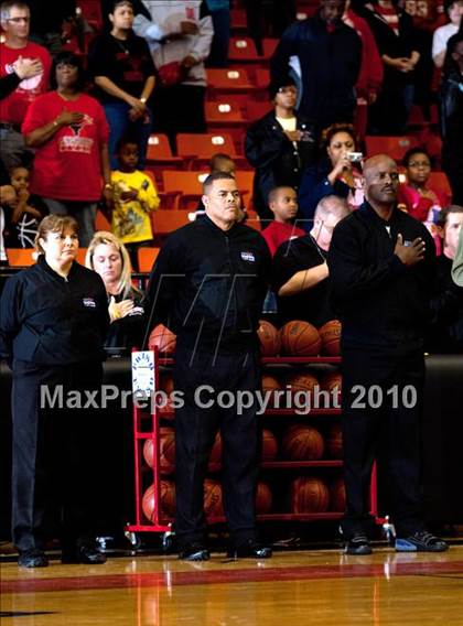 Thumbnail 1 in MacArthur vs. Cedar Hill (Texas 5A Region I Final) photogallery.