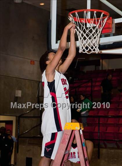 Thumbnail 3 in MacArthur vs. Cedar Hill (Texas 5A Region I Final) photogallery.
