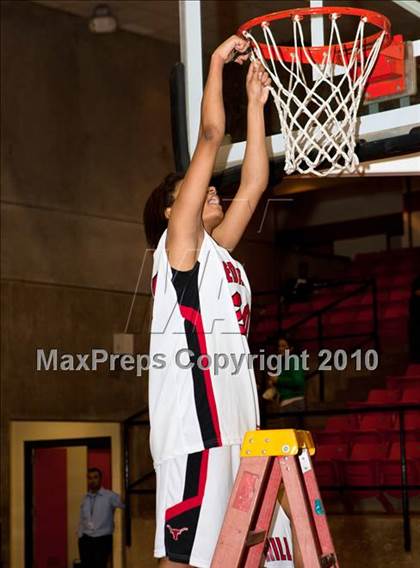 Thumbnail 1 in MacArthur vs. Cedar Hill (Texas 5A Region I Final) photogallery.