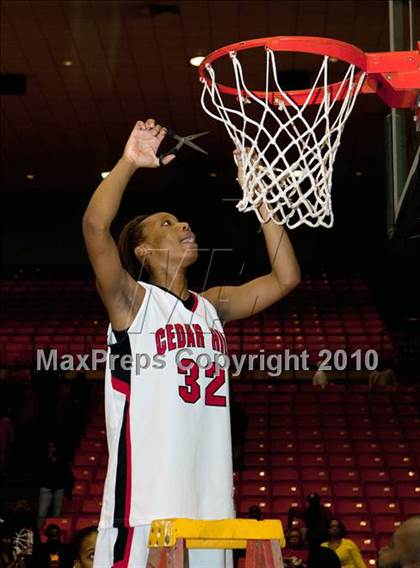 Thumbnail 2 in MacArthur vs. Cedar Hill (Texas 5A Region I Final) photogallery.