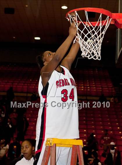 Thumbnail 3 in MacArthur vs. Cedar Hill (Texas 5A Region I Final) photogallery.