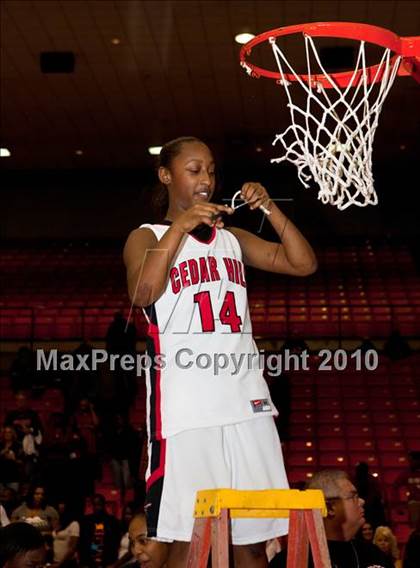 Thumbnail 2 in MacArthur vs. Cedar Hill (Texas 5A Region I Final) photogallery.