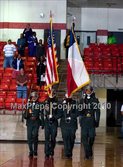 Thumbnail 1 in MacArthur vs. Cedar Hill (Texas 5A Region I Final) photogallery.