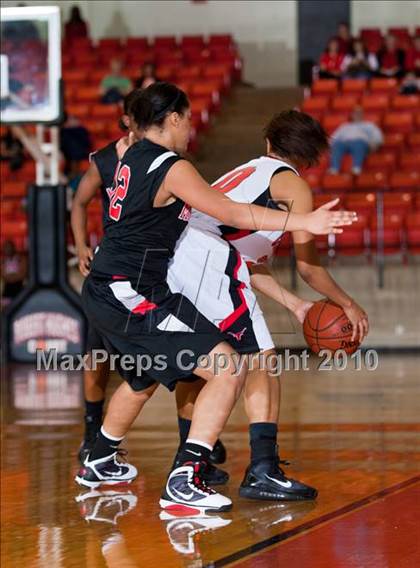 Thumbnail 3 in MacArthur vs. Cedar Hill (Texas 5A Region I Final) photogallery.