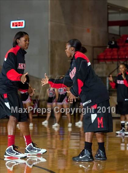 Thumbnail 2 in MacArthur vs. Cedar Hill (Texas 5A Region I Final) photogallery.
