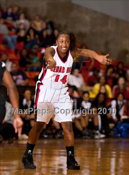 Thumbnail 1 in MacArthur vs. Cedar Hill (Texas 5A Region I Final) photogallery.