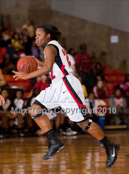 Thumbnail 2 in MacArthur vs. Cedar Hill (Texas 5A Region I Final) photogallery.