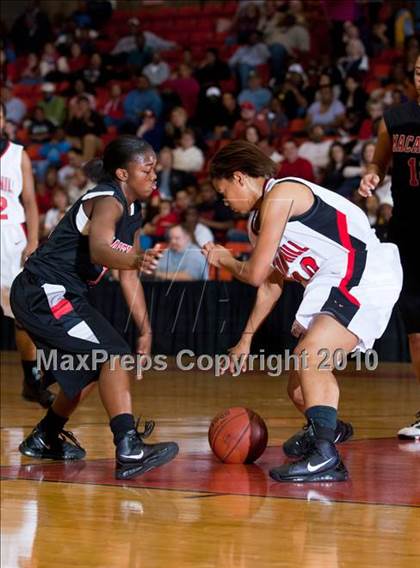 Thumbnail 3 in MacArthur vs. Cedar Hill (Texas 5A Region I Final) photogallery.