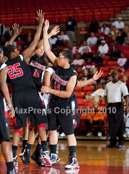Thumbnail 3 in MacArthur vs. Cedar Hill (Texas 5A Region I Final) photogallery.