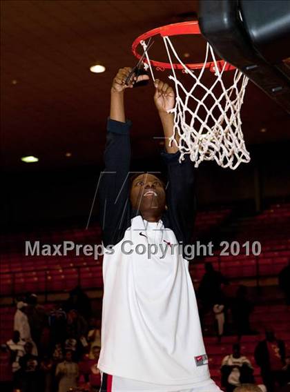 Thumbnail 2 in MacArthur vs. Cedar Hill (Texas 5A Region I Final) photogallery.