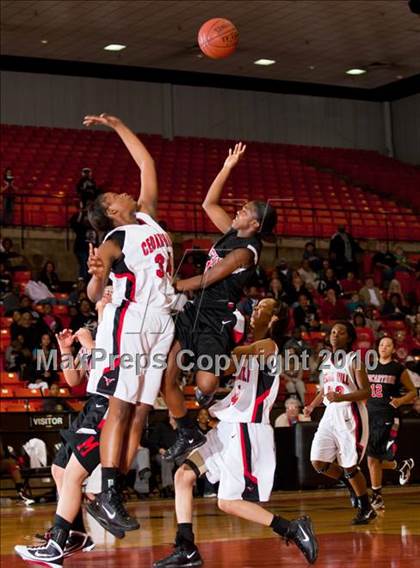 Thumbnail 2 in MacArthur vs. Cedar Hill (Texas 5A Region I Final) photogallery.