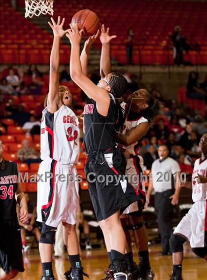 Thumbnail 2 in MacArthur vs. Cedar Hill (Texas 5A Region I Final) photogallery.