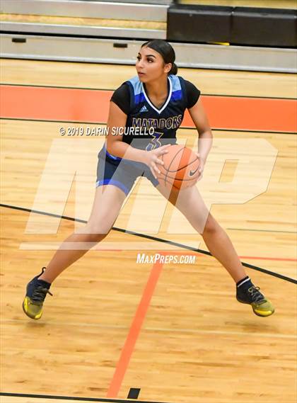 Thumbnail 3 in Salesian College Preparatory vs. Shadow Mountain (NIKE Tournament of Champions) photogallery.