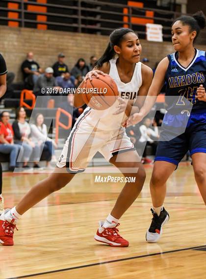 Thumbnail 1 in Salesian College Preparatory vs. Shadow Mountain (NIKE Tournament of Champions) photogallery.