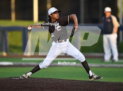 Thumbnail 3 in Chicago Mt. Carmel vs. Oak Park-River Forest photogallery.
