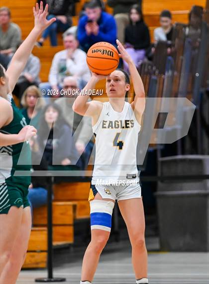 Thumbnail 2 in Barrington vs. Chariho (RIIL Elite 8) photogallery.