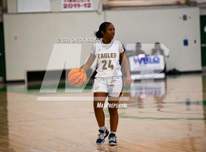Thumbnail 1 in Barrington vs. Chariho (RIIL Elite 8) photogallery.