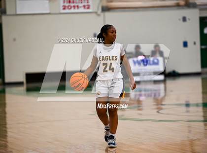 Thumbnail 3 in Barrington vs. Chariho (RIIL Elite 8) photogallery.