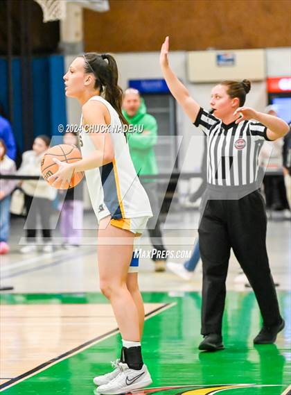 Thumbnail 3 in Barrington vs. Chariho (RIIL Elite 8) photogallery.