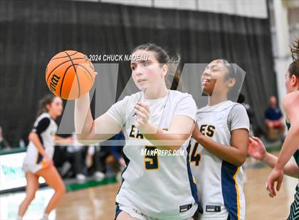 Thumbnail 2 in Barrington vs. Chariho (RIIL Elite 8) photogallery.