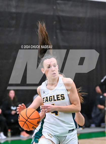 Thumbnail 1 in Barrington vs. Chariho (RIIL Elite 8) photogallery.