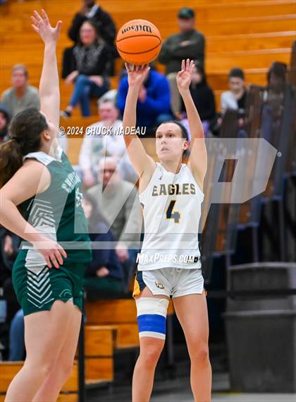 Thumbnail 3 in Barrington vs. Chariho (RIIL Elite 8) photogallery.